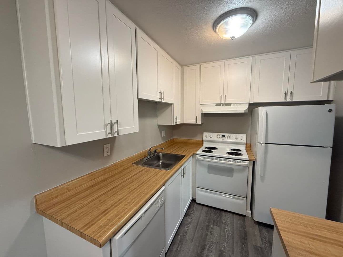 Carmichael Apartment: 5420 El Camino Ave