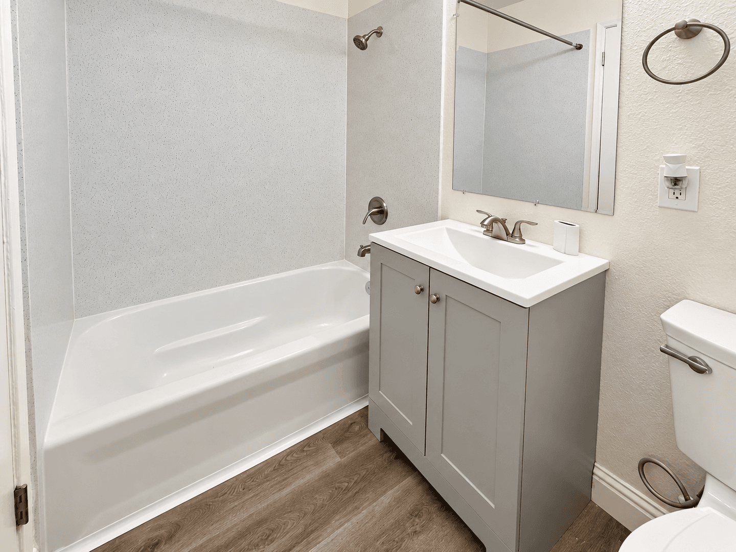 Sacramento Apartment: 1930 Wright Street