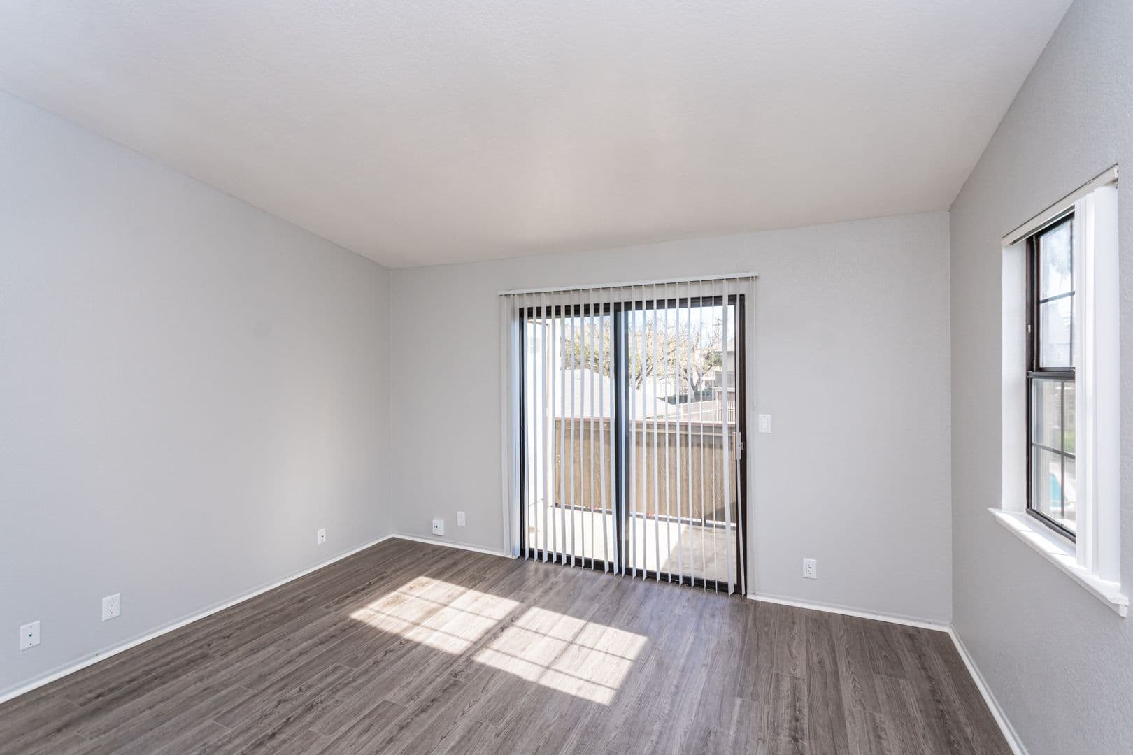 Sacramento Apartment: 4930 College Oak Dr