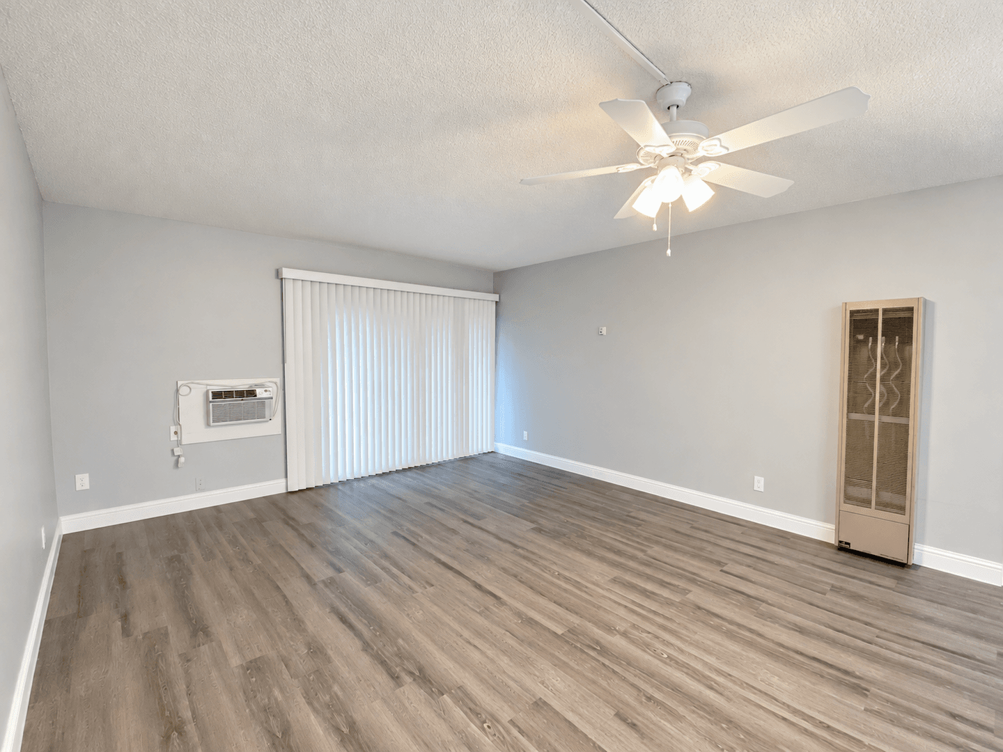 Carmichael Apartment: 5914 Stanley Ave