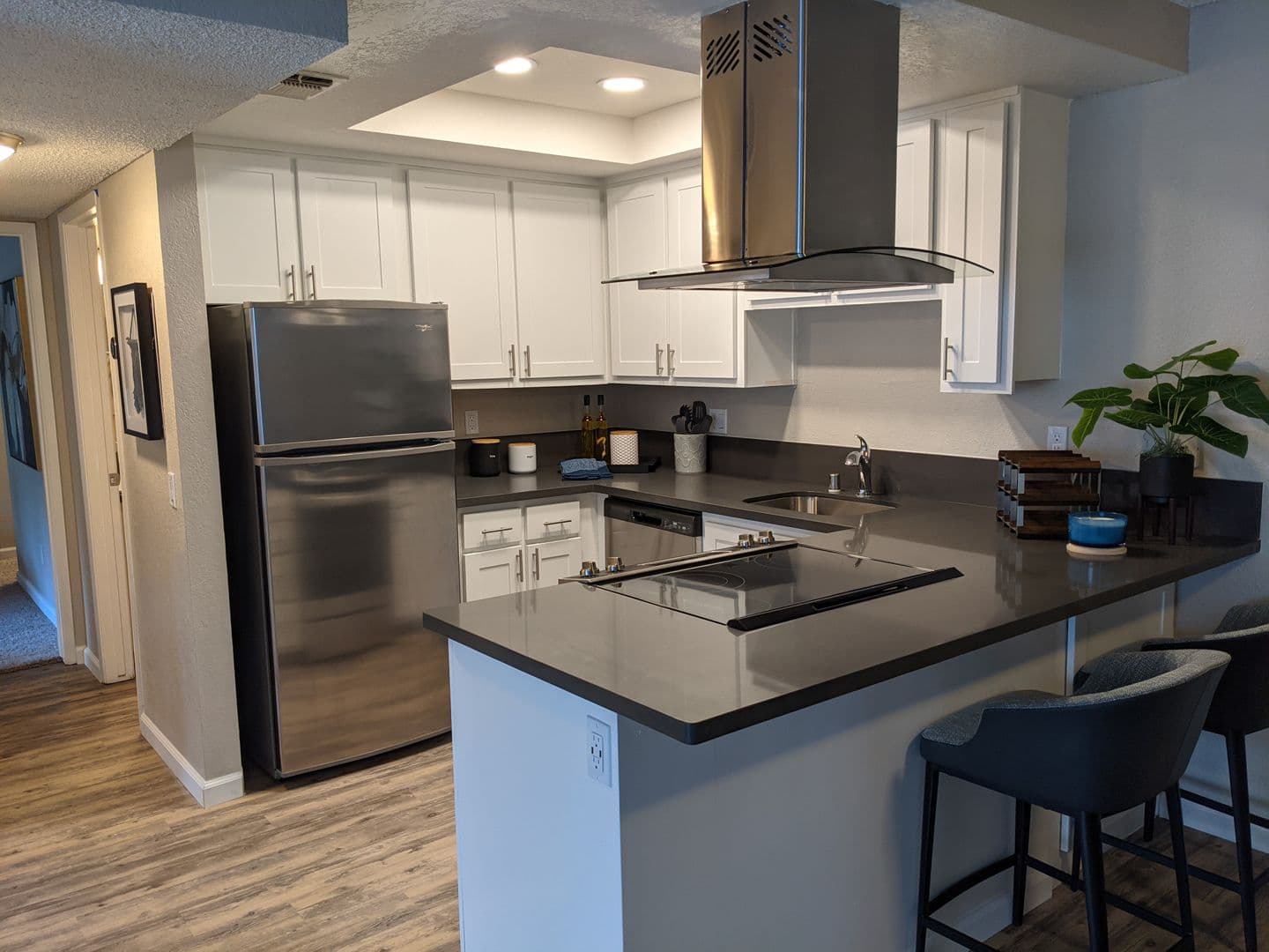 Roseville Apartment: 425 Cirby Way