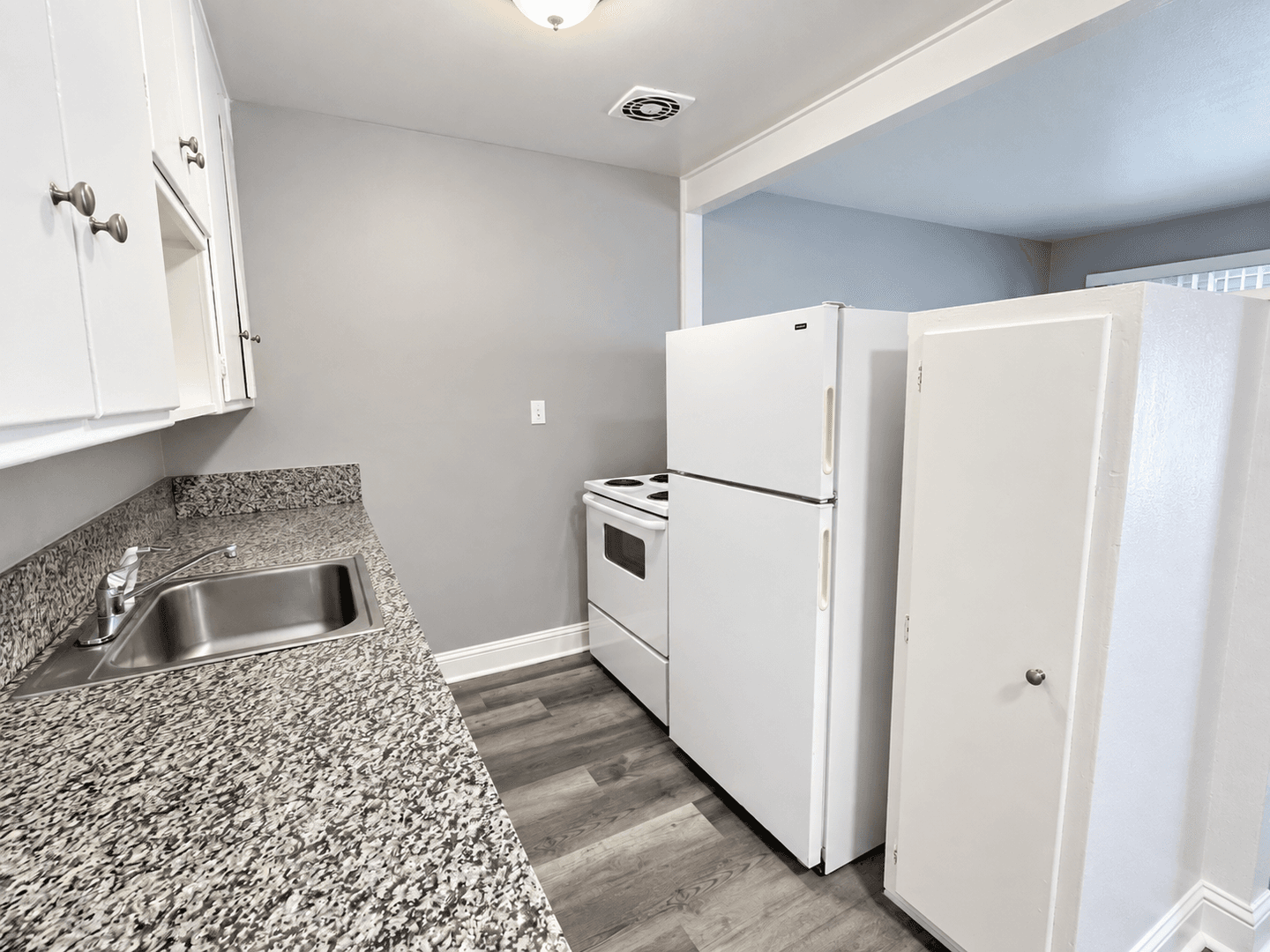 Carmichael Apartment: 5914 Stanley Ave