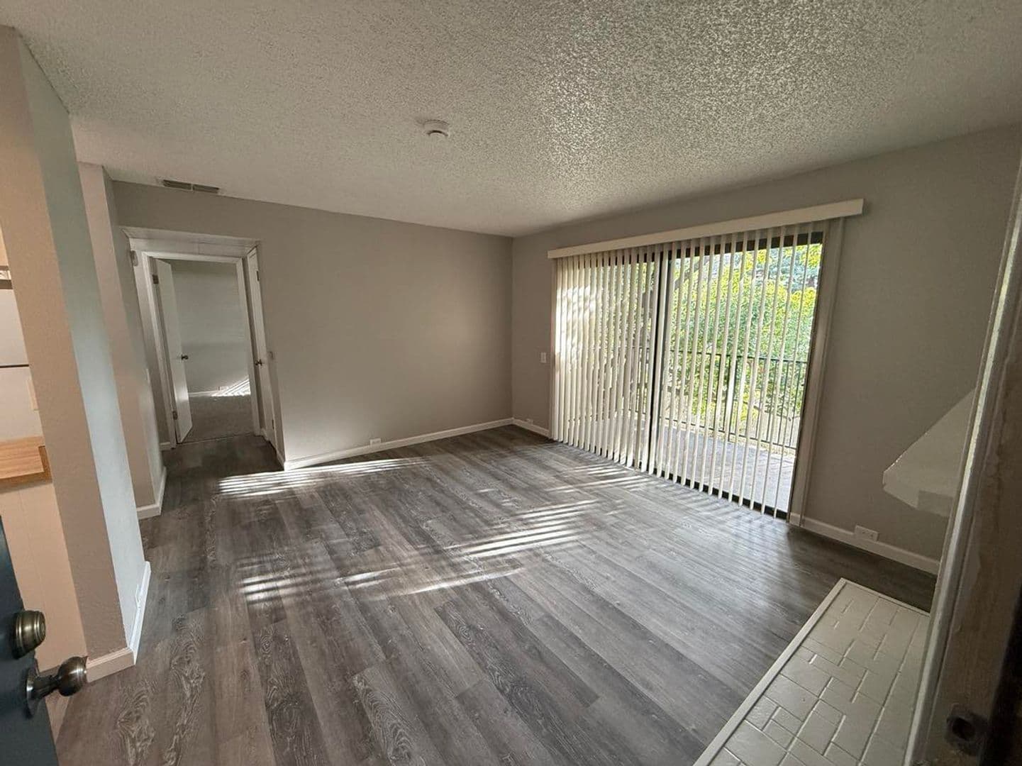 Carmichael Apartment: 5420 El Camino Ave