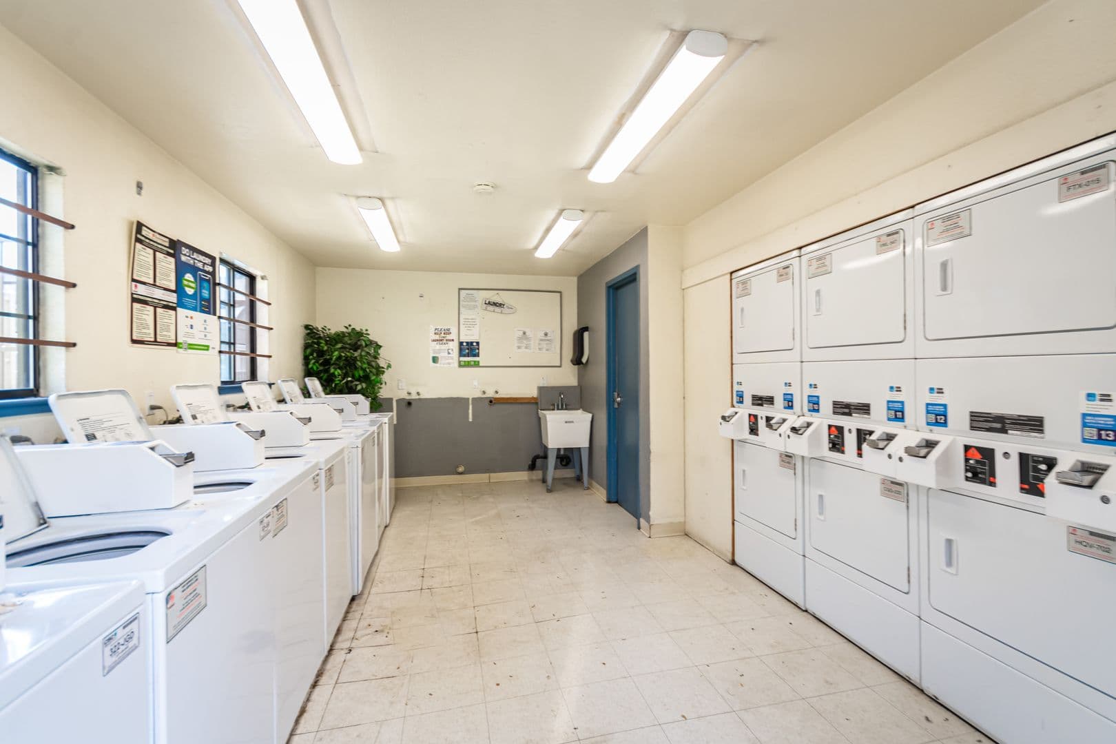 Sacramento Apartment: 4930 College Oak Dr