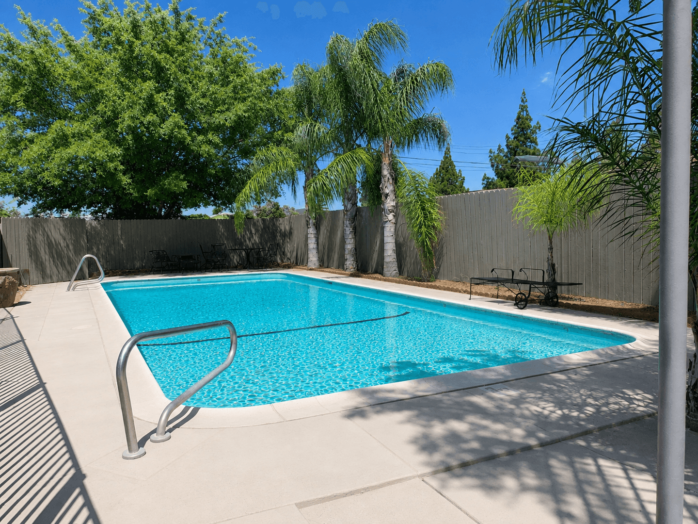 Sacramento Apartment: 5242 College Oaks Dr