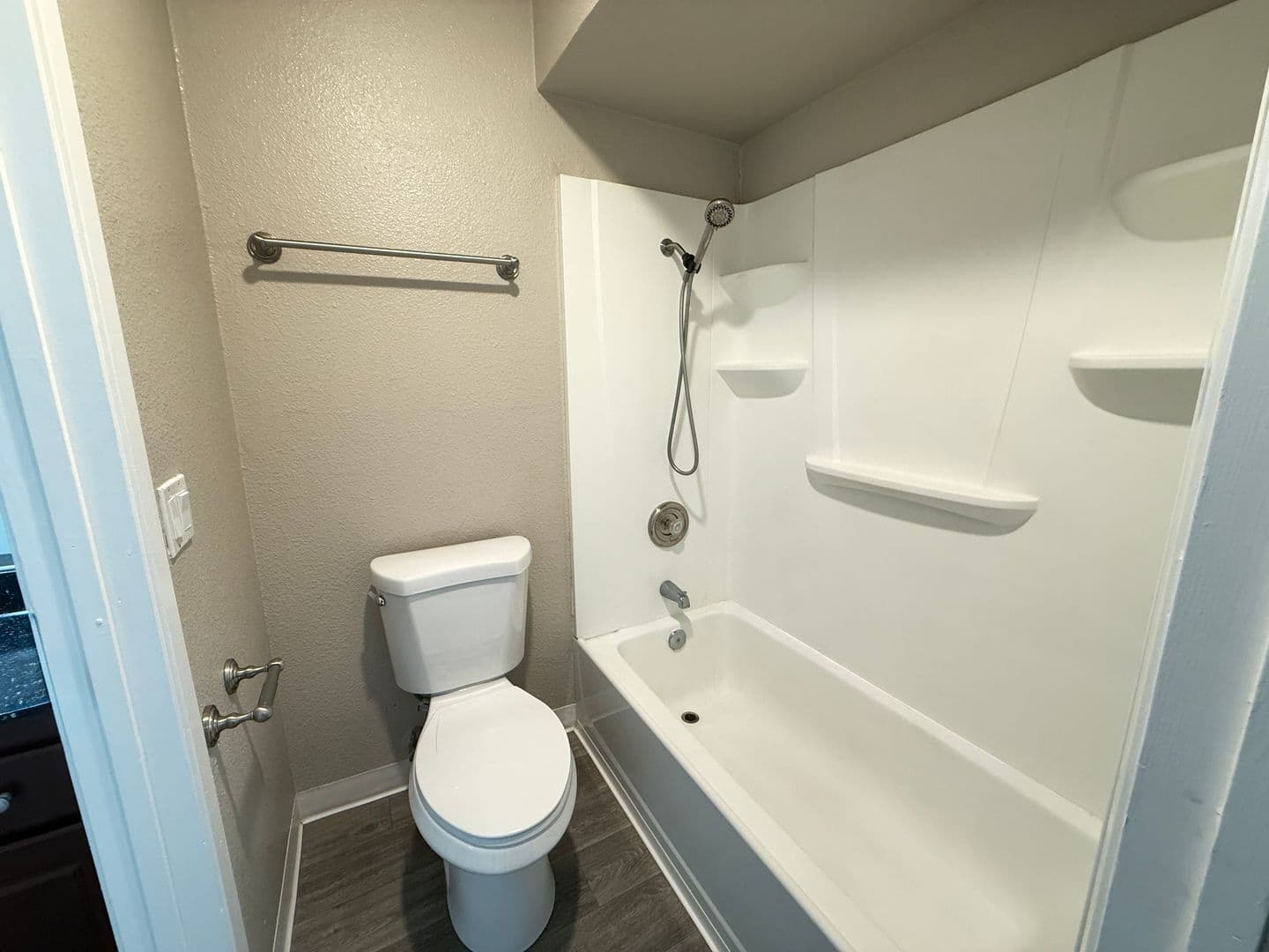 Carmichael Apartment: 5420 El Camino Ave
