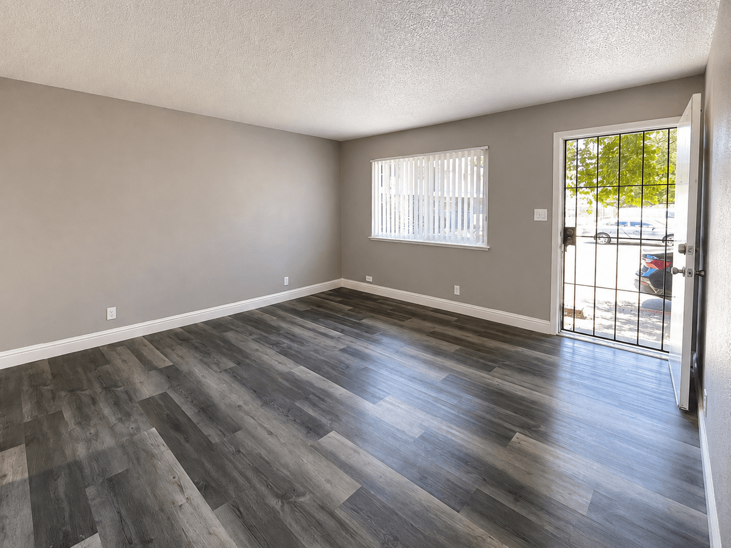 Sacramento Apartment: 5242 College Oaks Dr