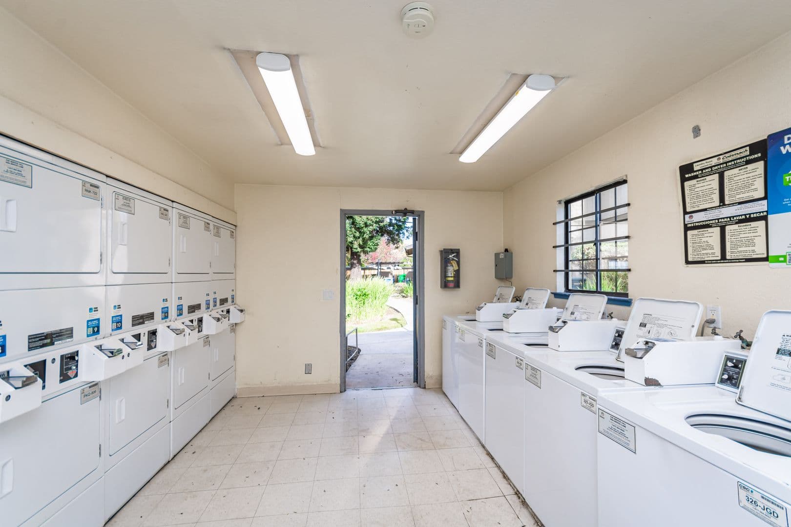 Sacramento Apartment: 4930 College Oak Dr