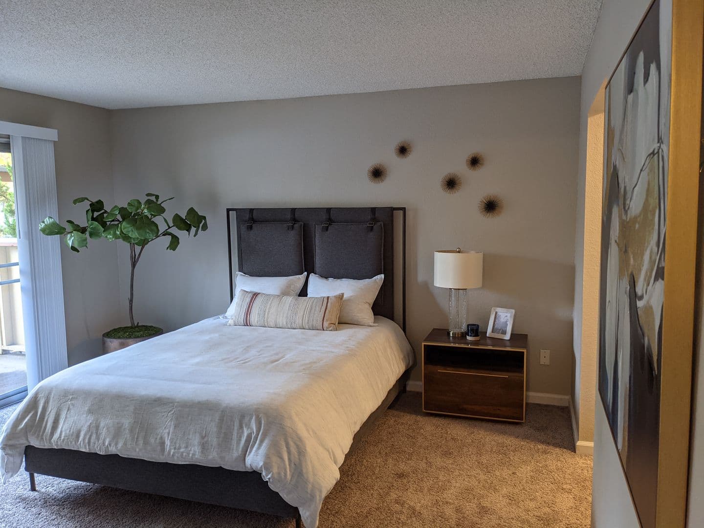 Roseville Apartment: 425 Cirby Way