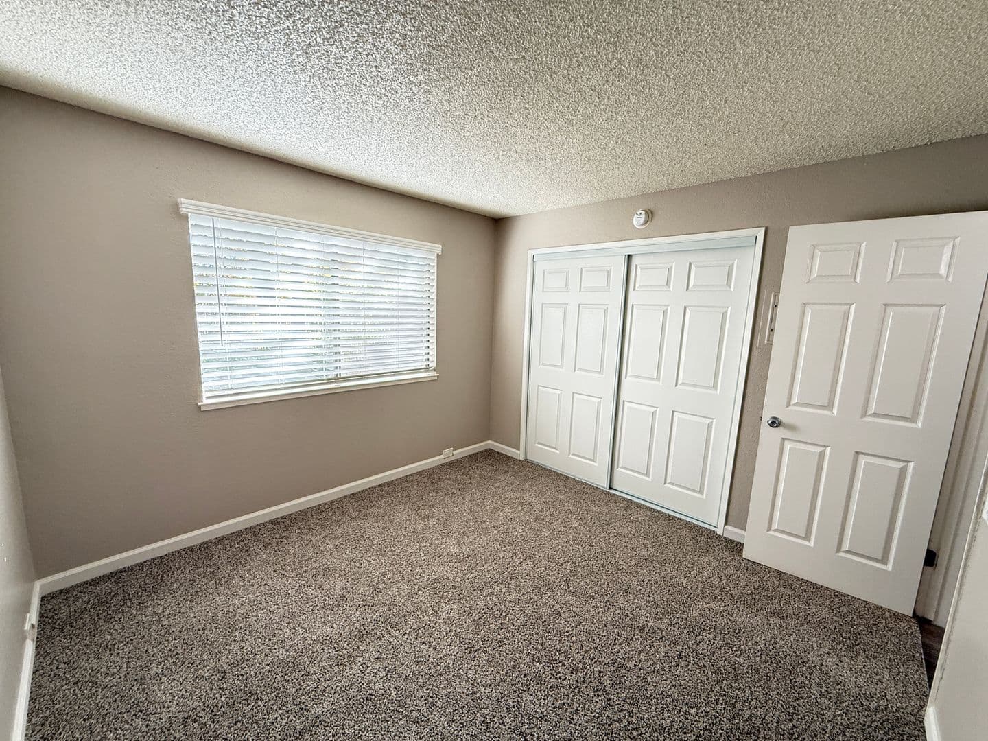 Carmichael Apartment: 5420 El Camino Ave