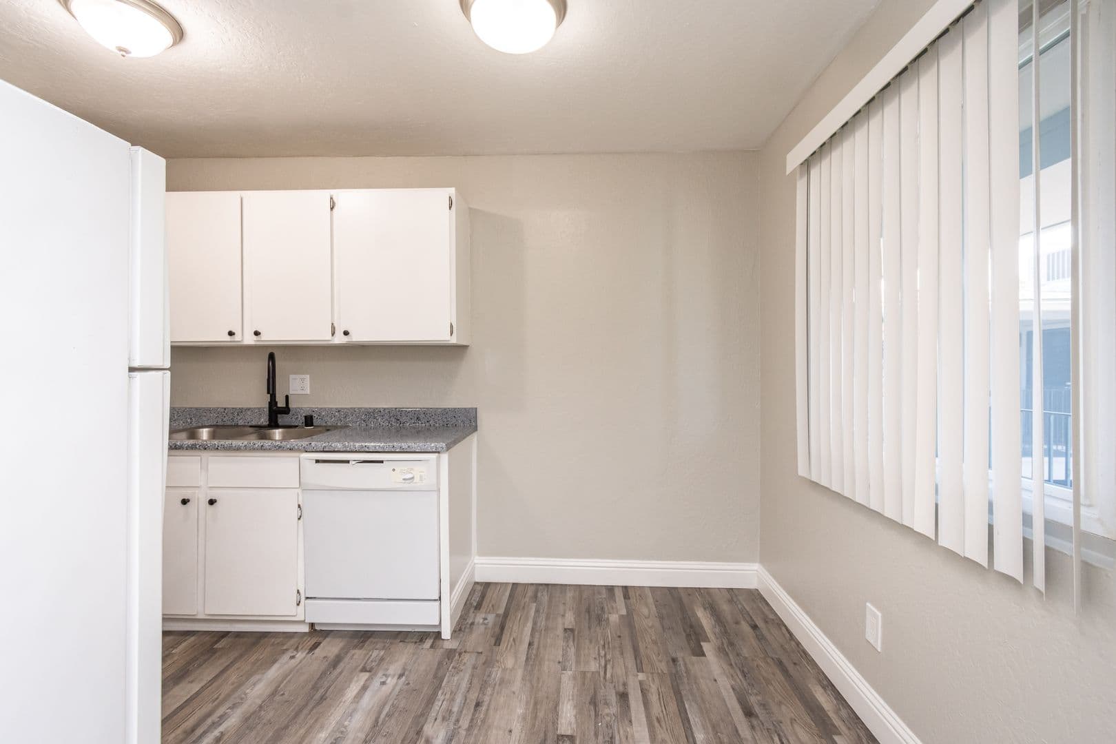 Carmichael Apartment: 5801 Winding Way