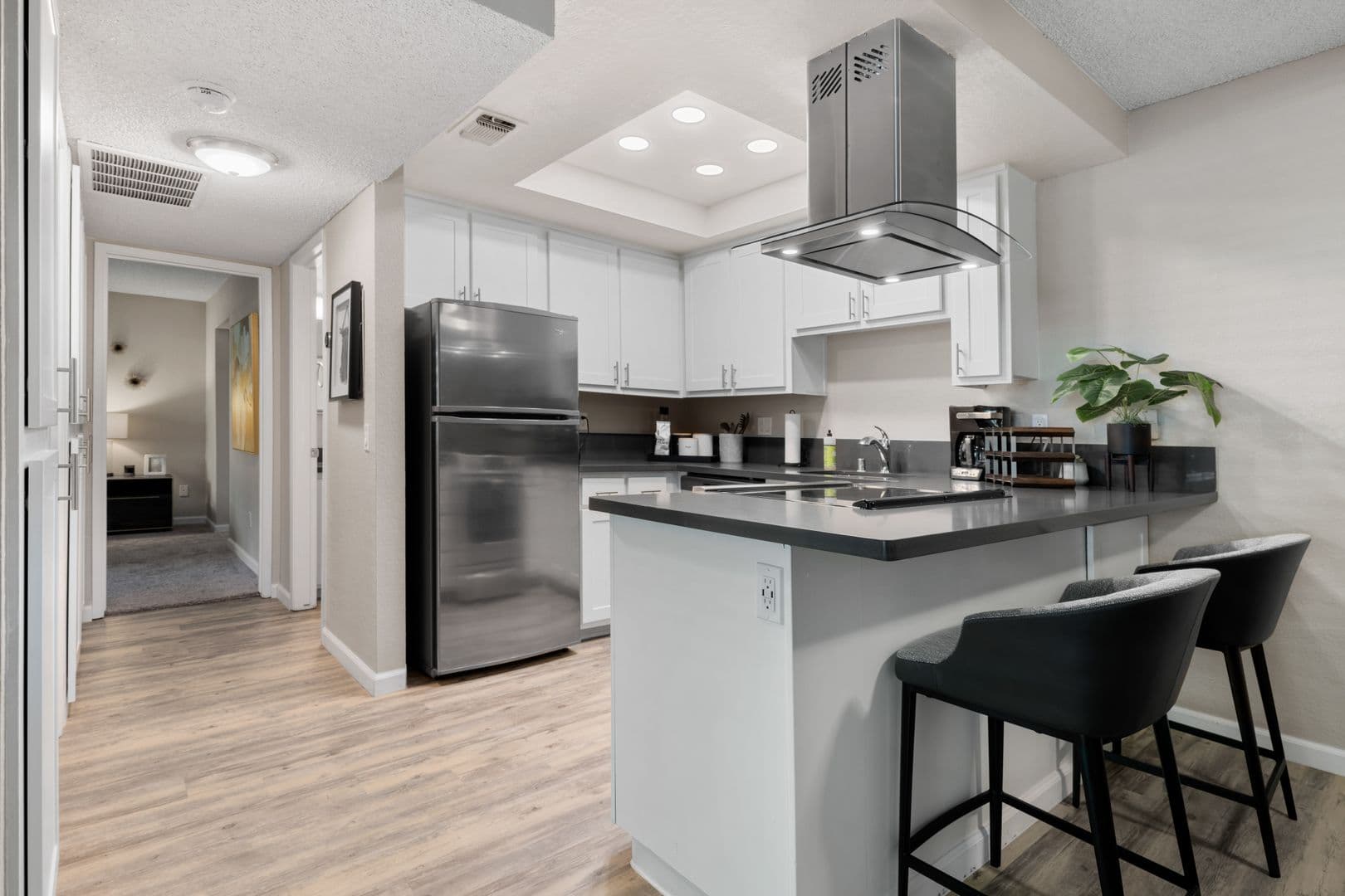 Roseville Apartment: 425 Cirby Way