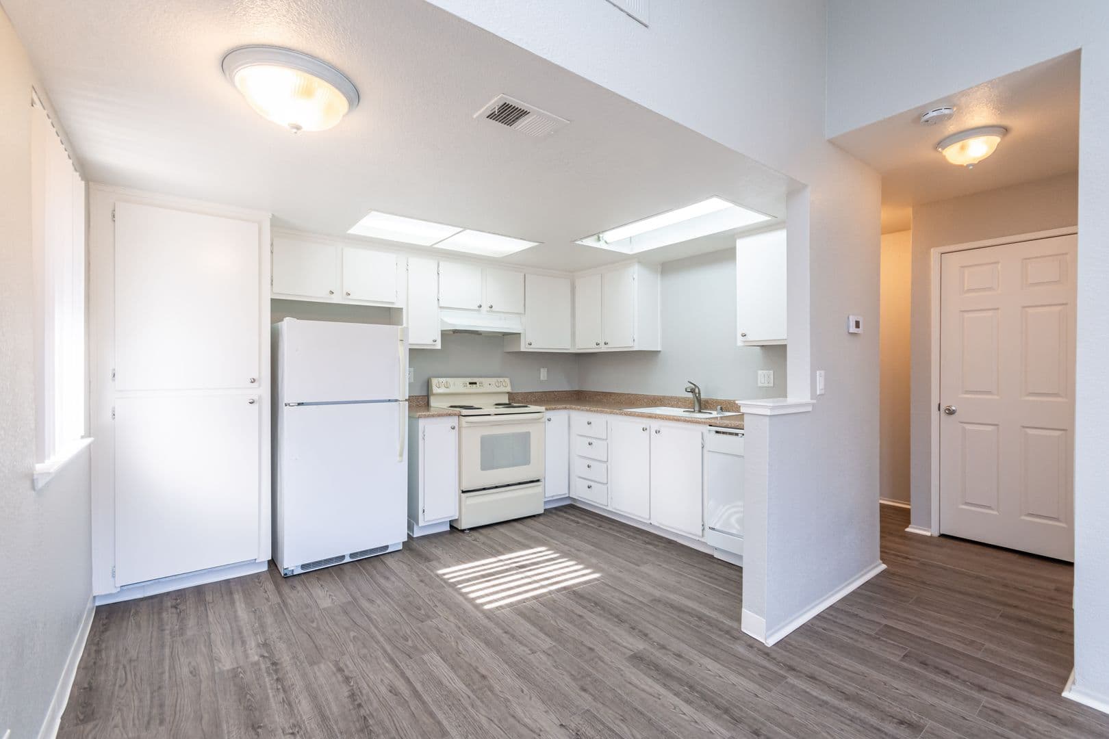 Sacramento Apartment: 4930 College Oak Dr