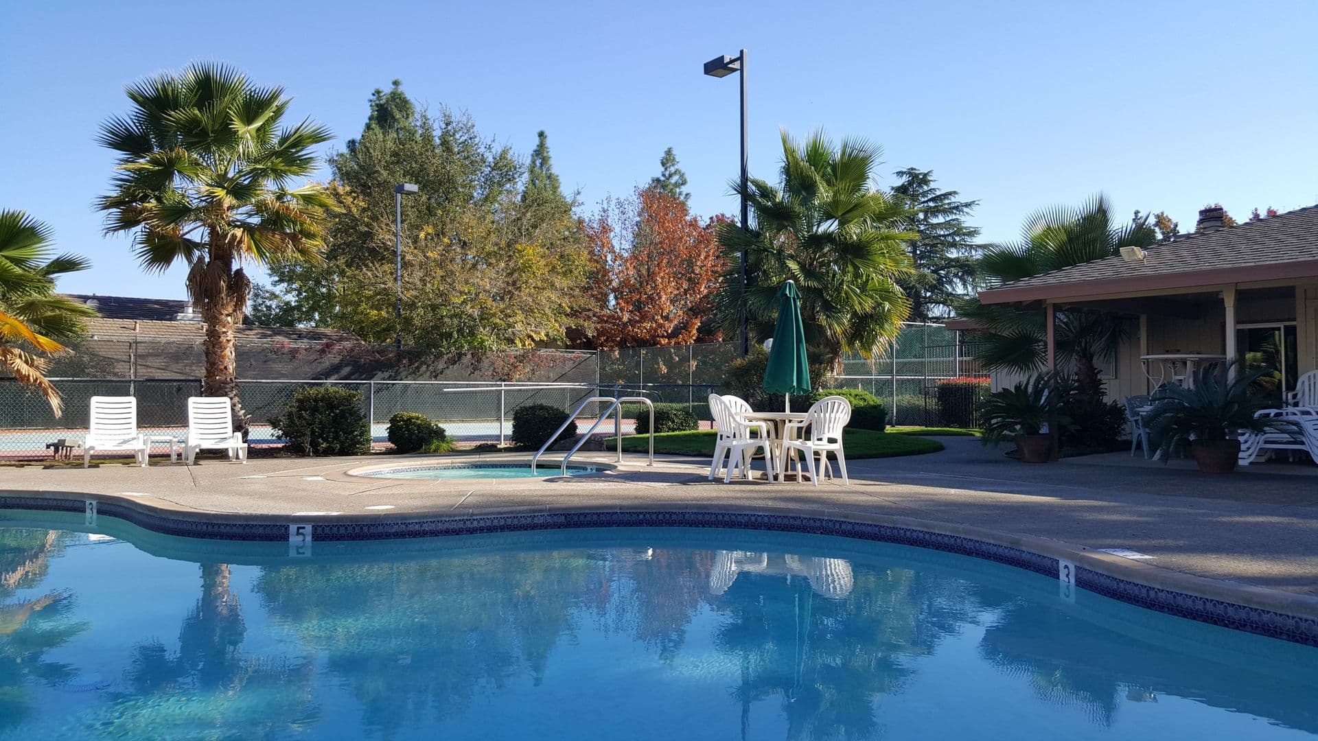 Roseville Apartment: 425 Cirby Way