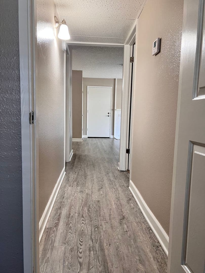 Carmichael Apartment: 5420 El Camino Ave