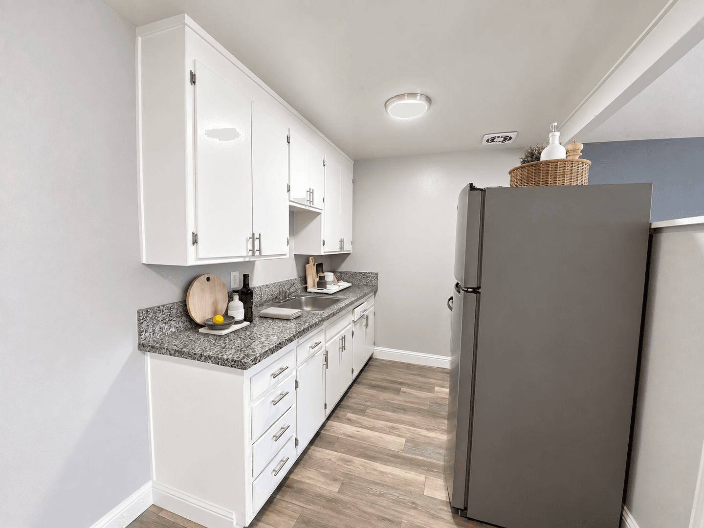 Carmichael Apartment: 5914 Stanley Ave
