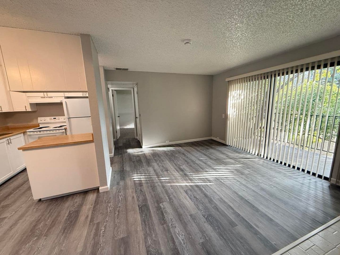 Carmichael Apartment: 5420 El Camino Ave