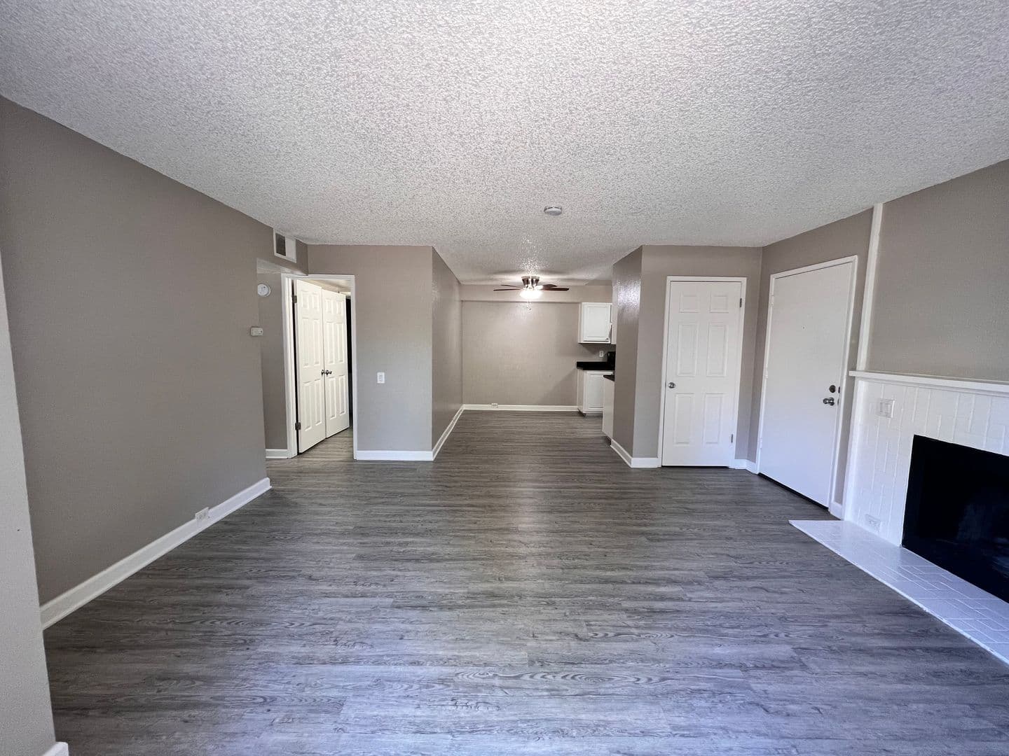 Carmichael Apartment: 5420 El Camino Ave