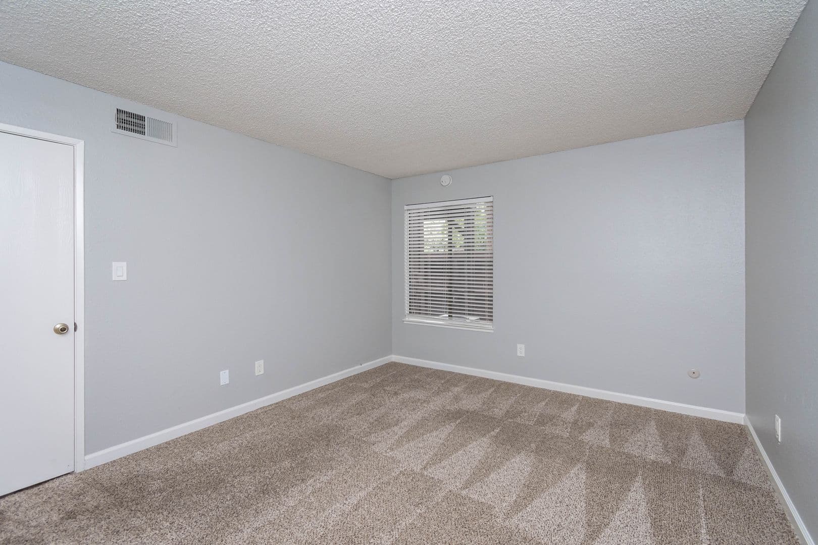 Sacramento Apartment: 1000 Fulton Avenue