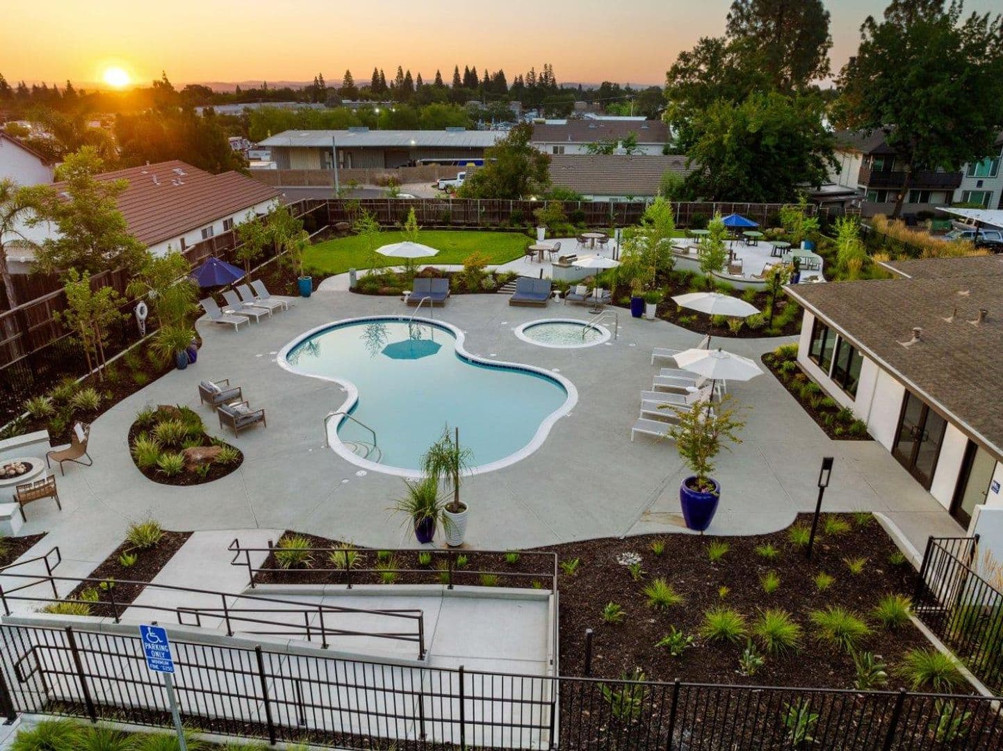 Roseville Apartment: 425 Cirby Way