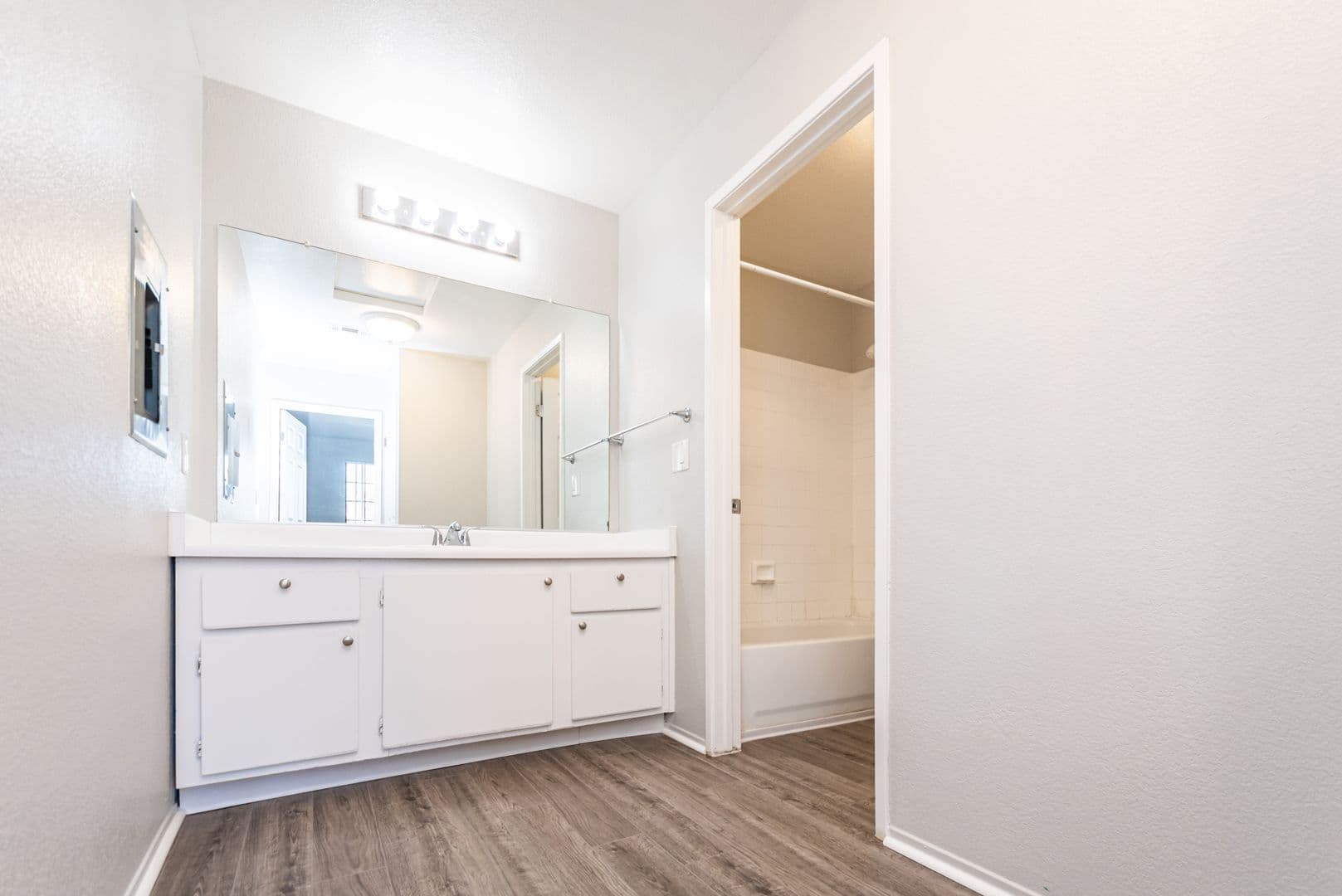 Sacramento Apartment: 4930 College Oak Dr