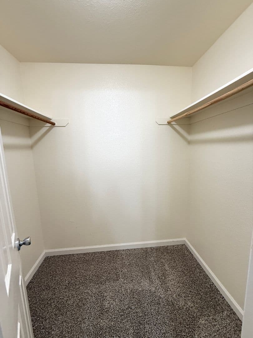 Carmichael Apartment: 5420 El Camino Ave