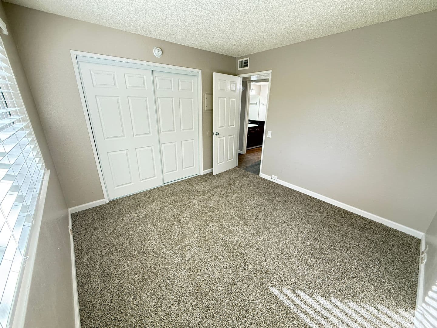 Carmichael Apartment: 5420 El Camino Ave