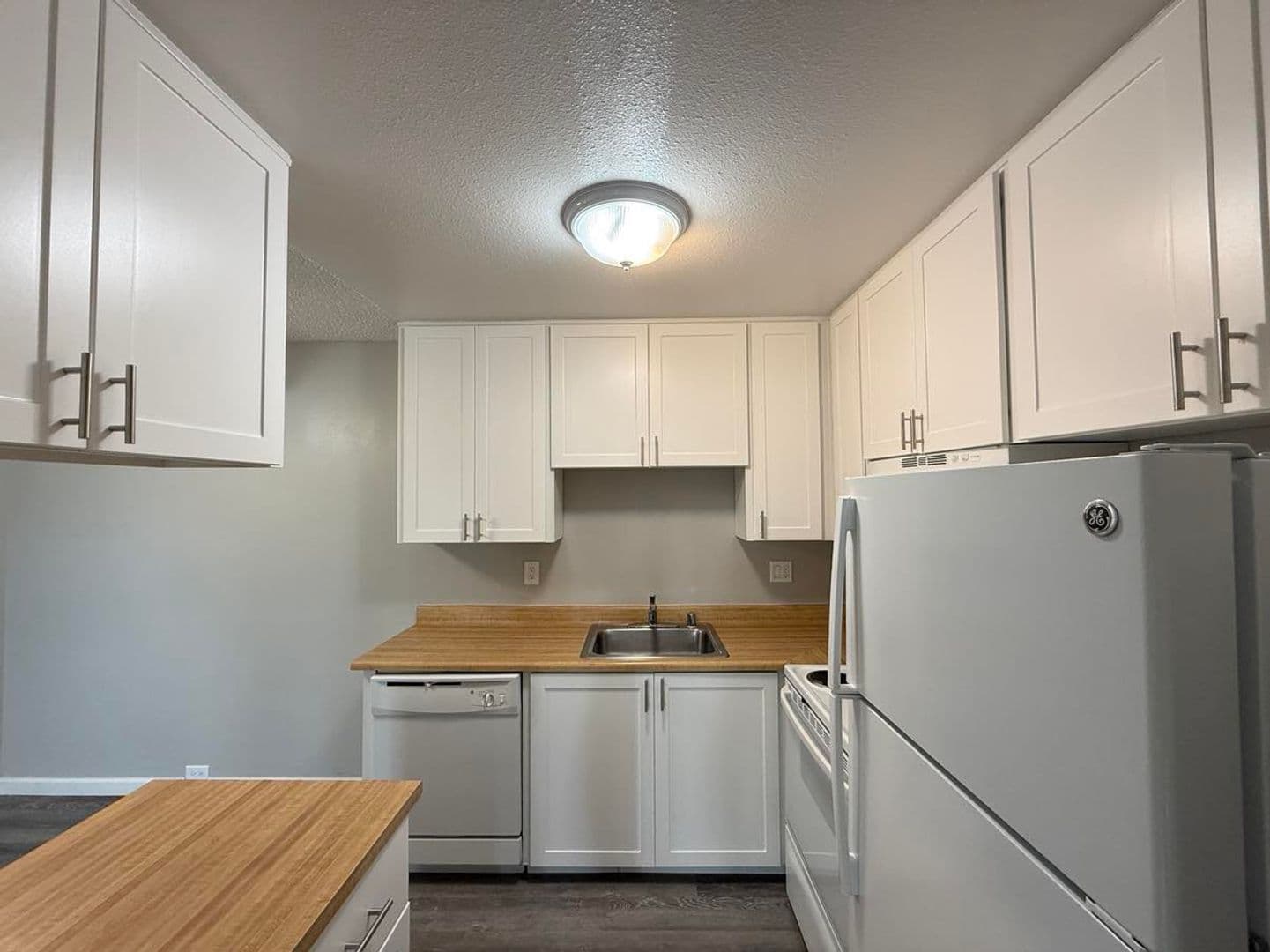Carmichael Apartment: 5420 El Camino Ave
