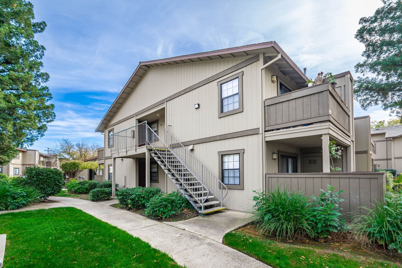 Sacramento Apartment: 4930 College Oak Dr