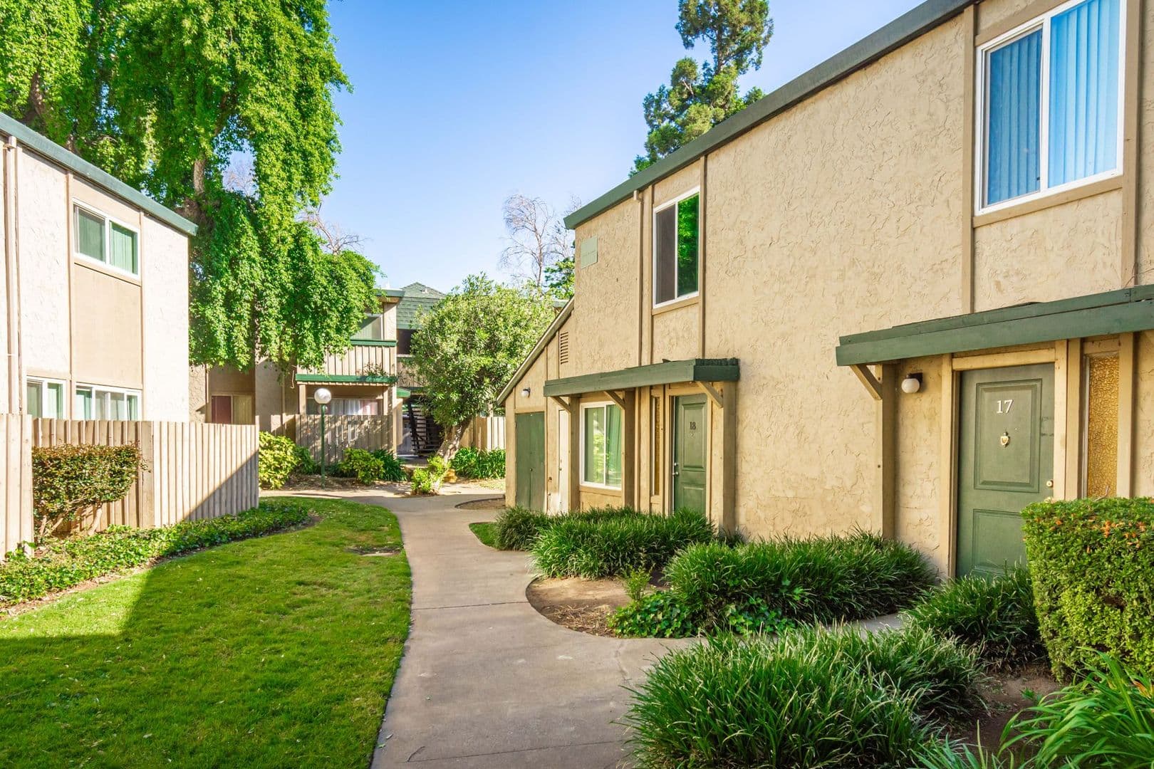 Rancho Cordova Apartment: 2850 La Loma Drive