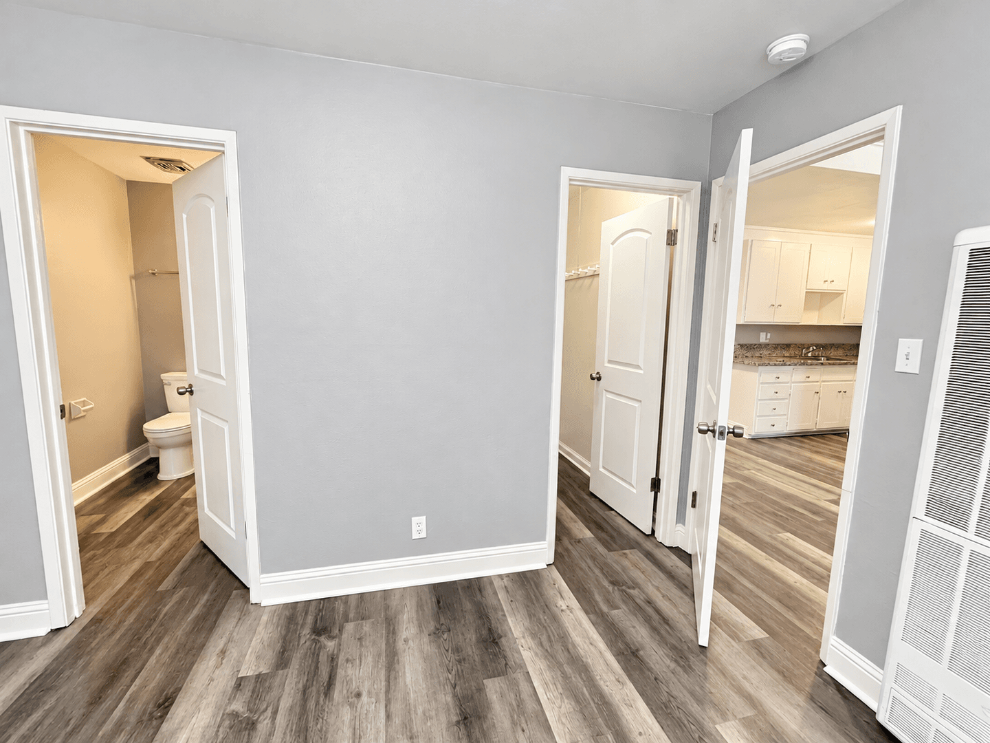 Carmichael Apartment: 5914 Stanley Ave