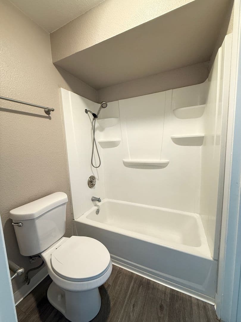 Carmichael Apartment: 5420 El Camino Ave