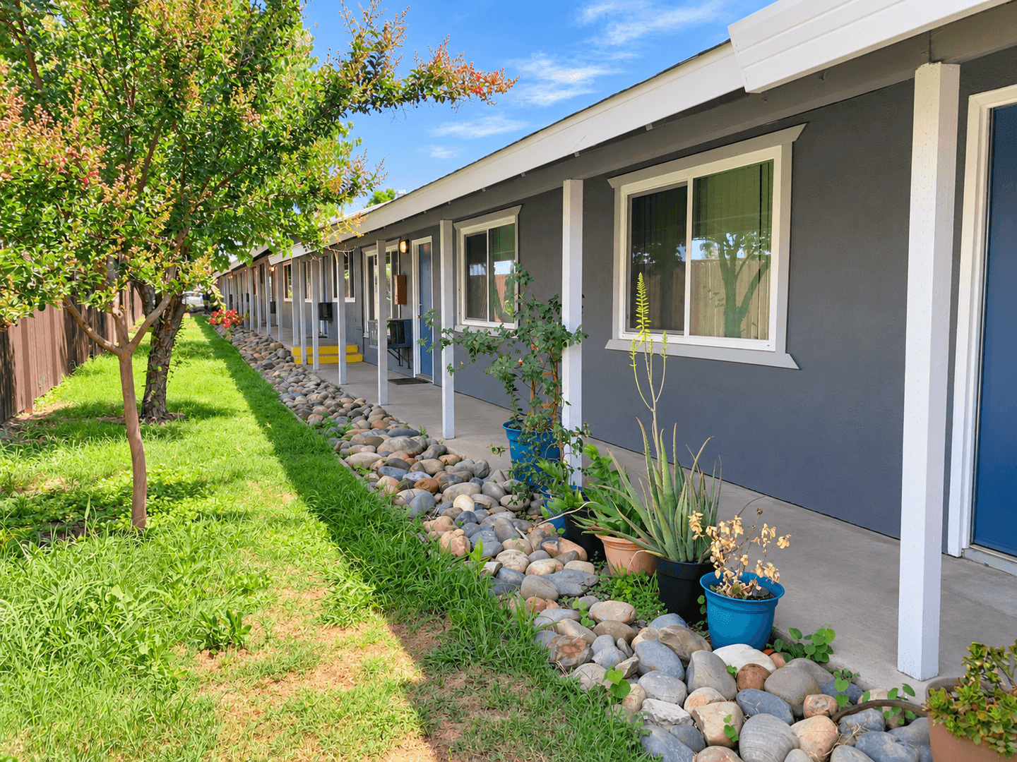 Carmichael Apartment: 5914 Stanley Ave