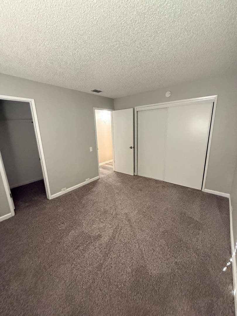 Carmichael Apartment: 5420 El Camino Ave