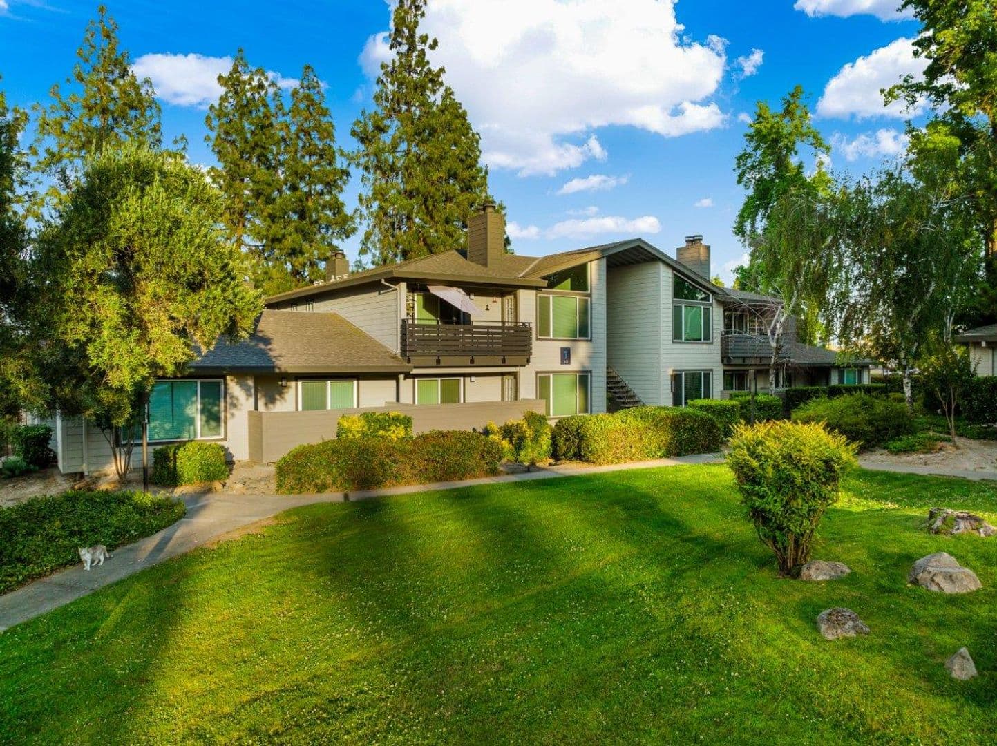Roseville Apartment: 425 Cirby Way