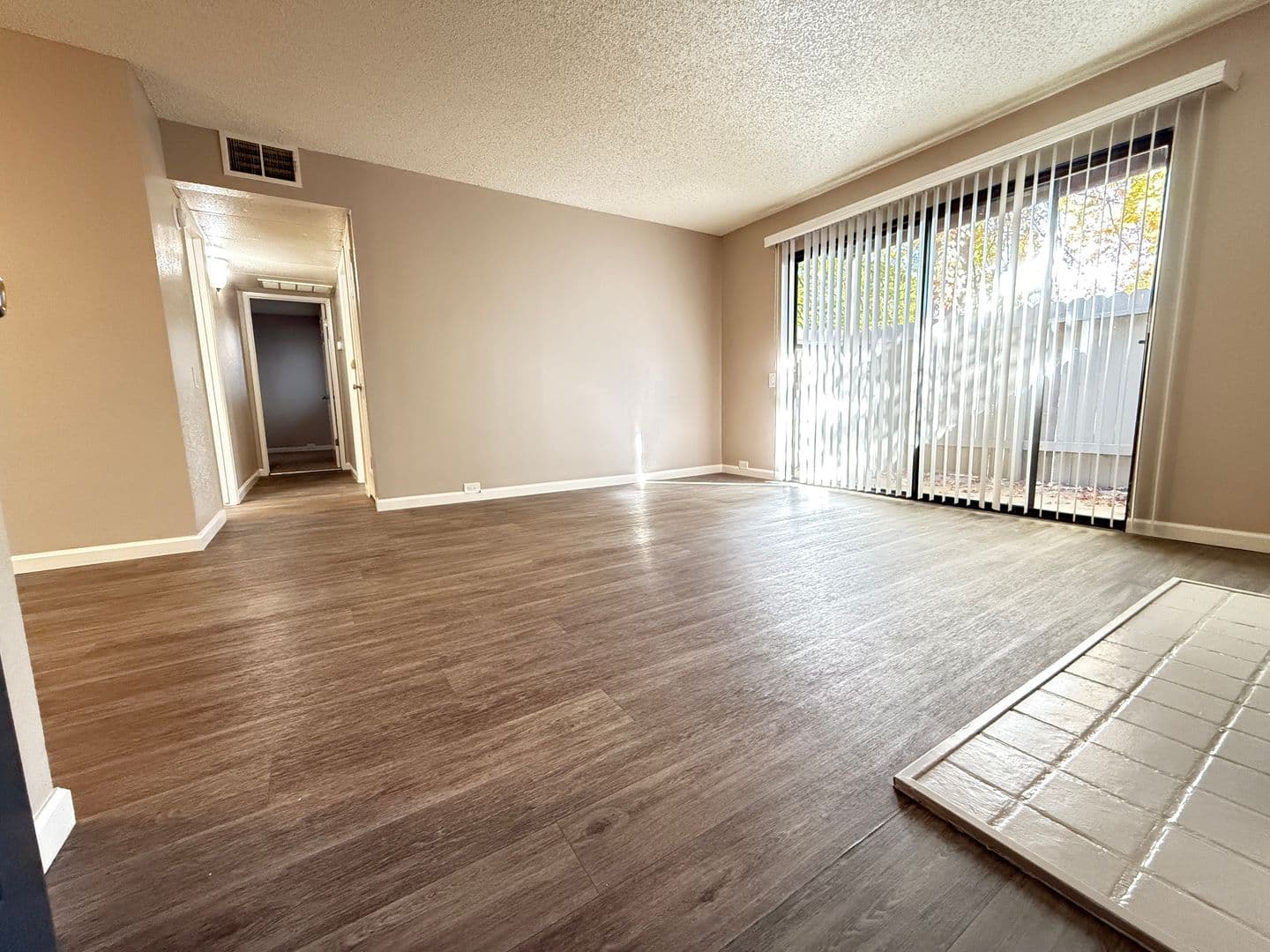 Carmichael Apartment: 5420 El Camino Ave