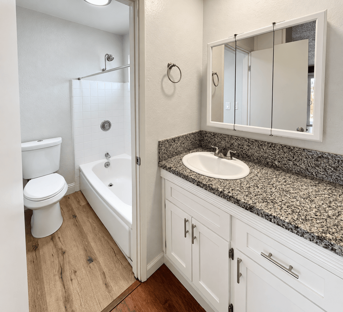 Carmichael Apartment: 5914 Stanley Ave