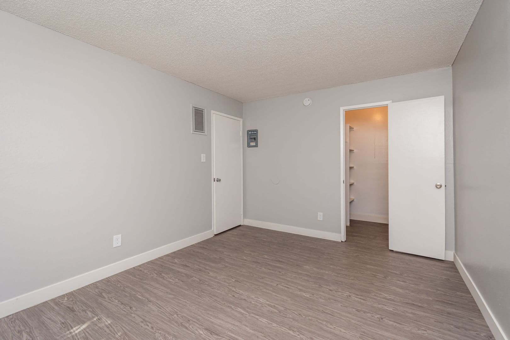 Sacramento Apartment: 2807 Elvyra Way