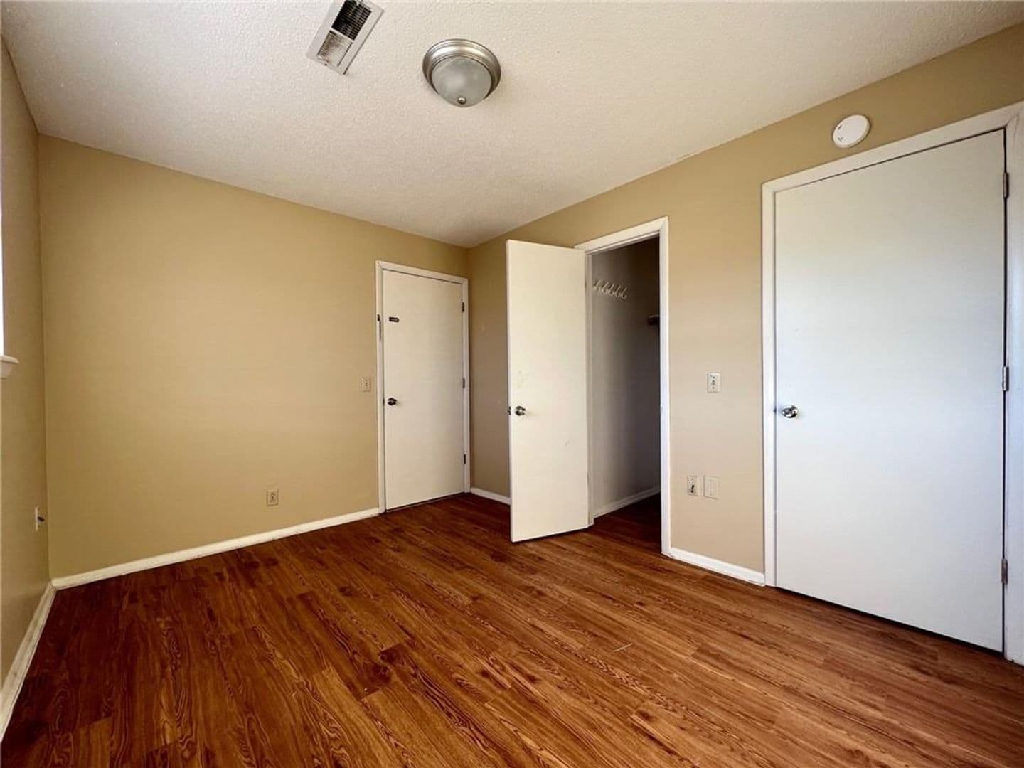 Springdale Apartment: Moore Apartements and Duplexes