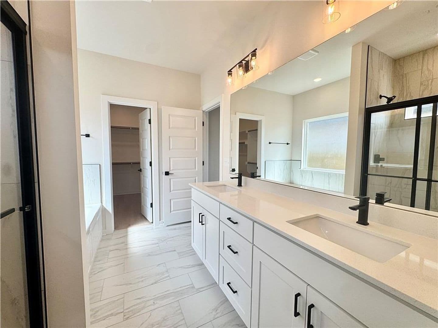 Bentonville House: 5909 SW Messenger Ave