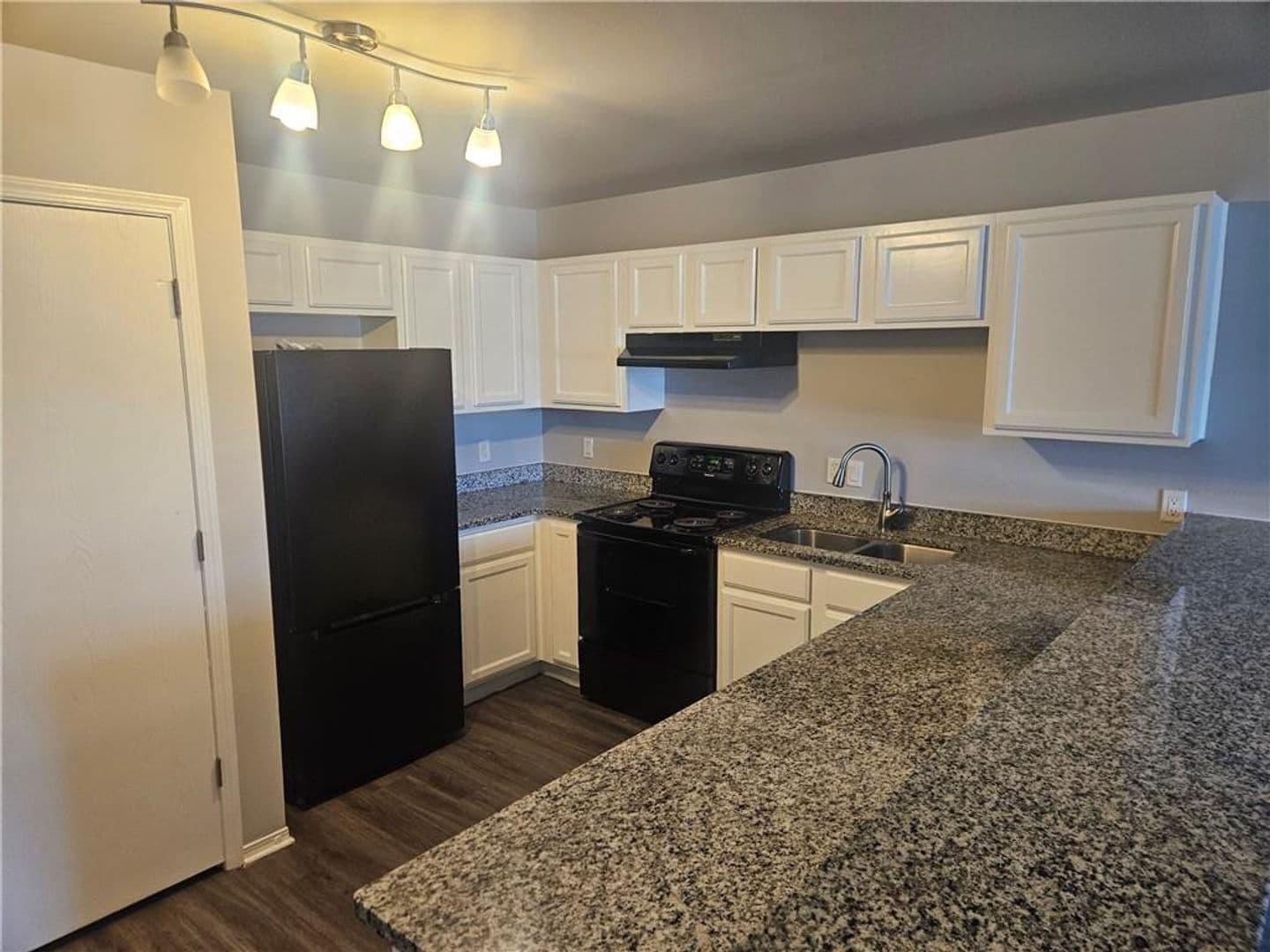 Rogers Apartment: 800 E Post Rd