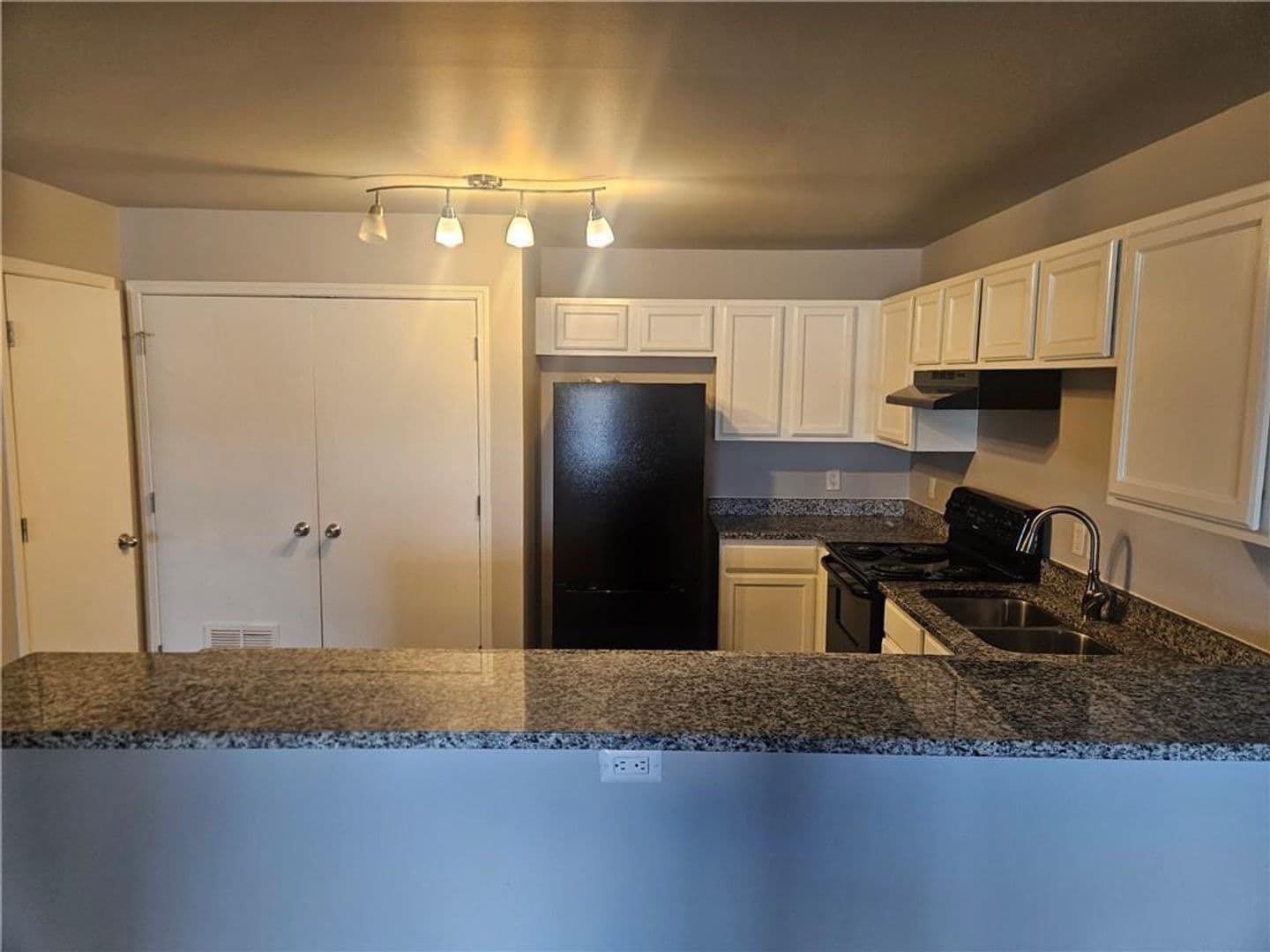 Rogers Apartment: 800 E Post Rd