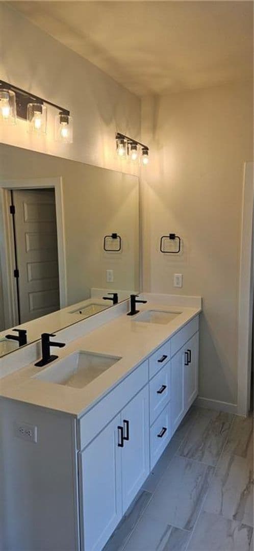 Bentonville House: 6005 Coywolf