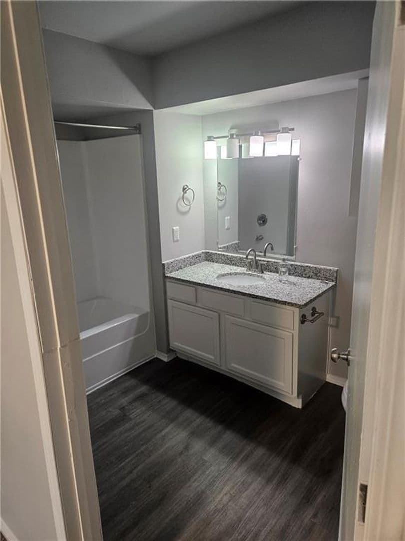Rogers Apartment: 800 E Post Rd
