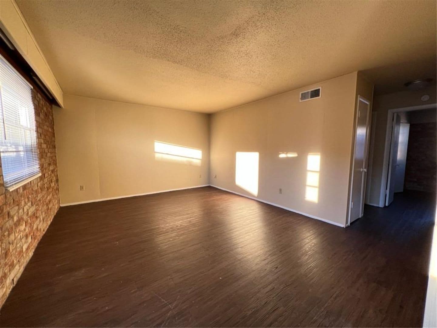 Springdale Apartment: Moore Apartements and Duplexes
