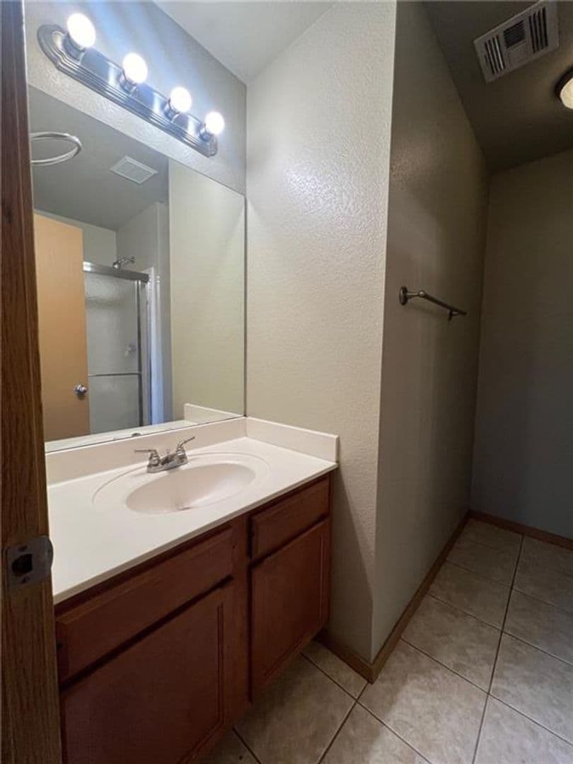 Springdale Apartment: 1186 Dove Loop