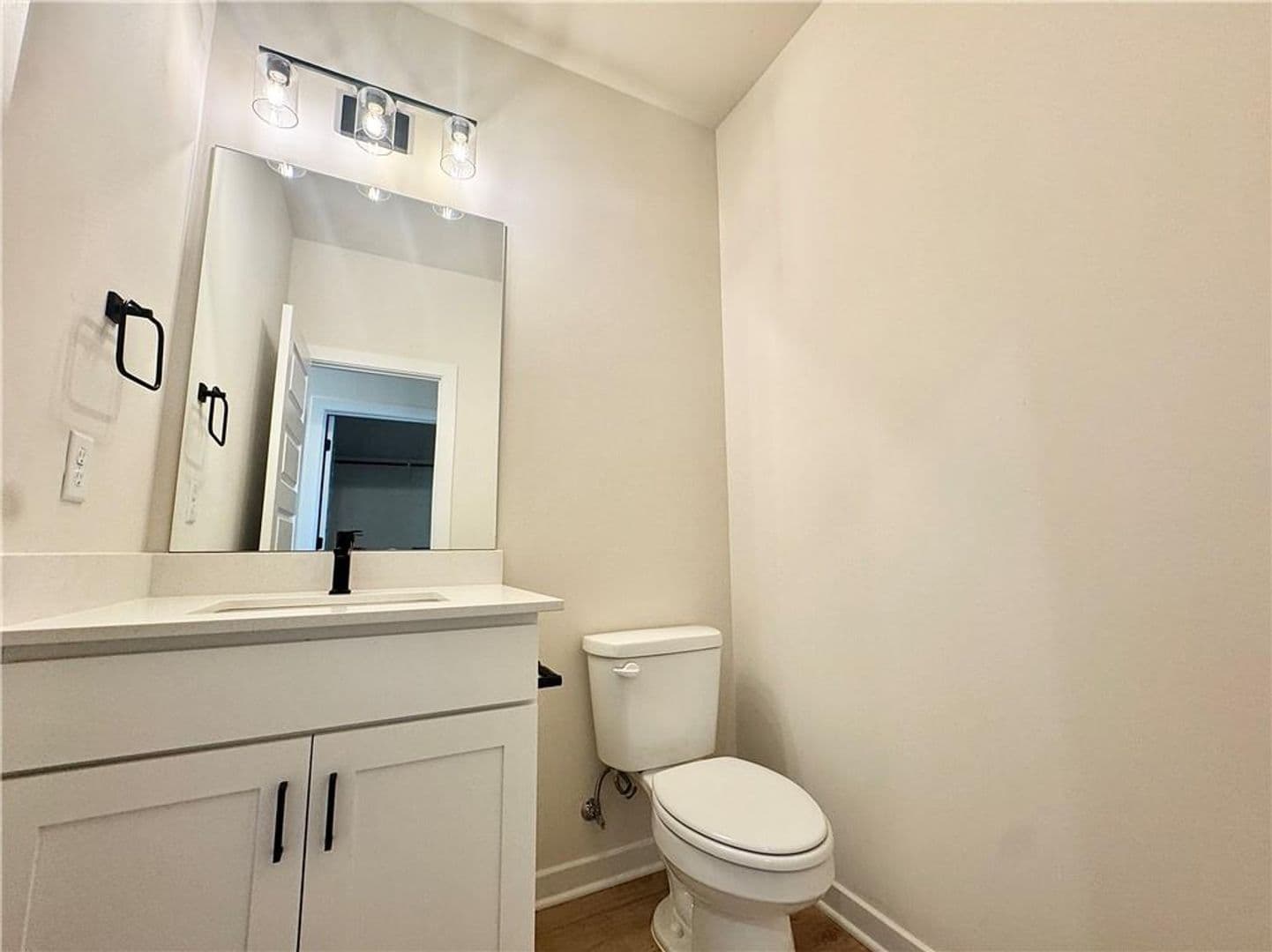 Bentonville House: 5909 SW Messenger Ave