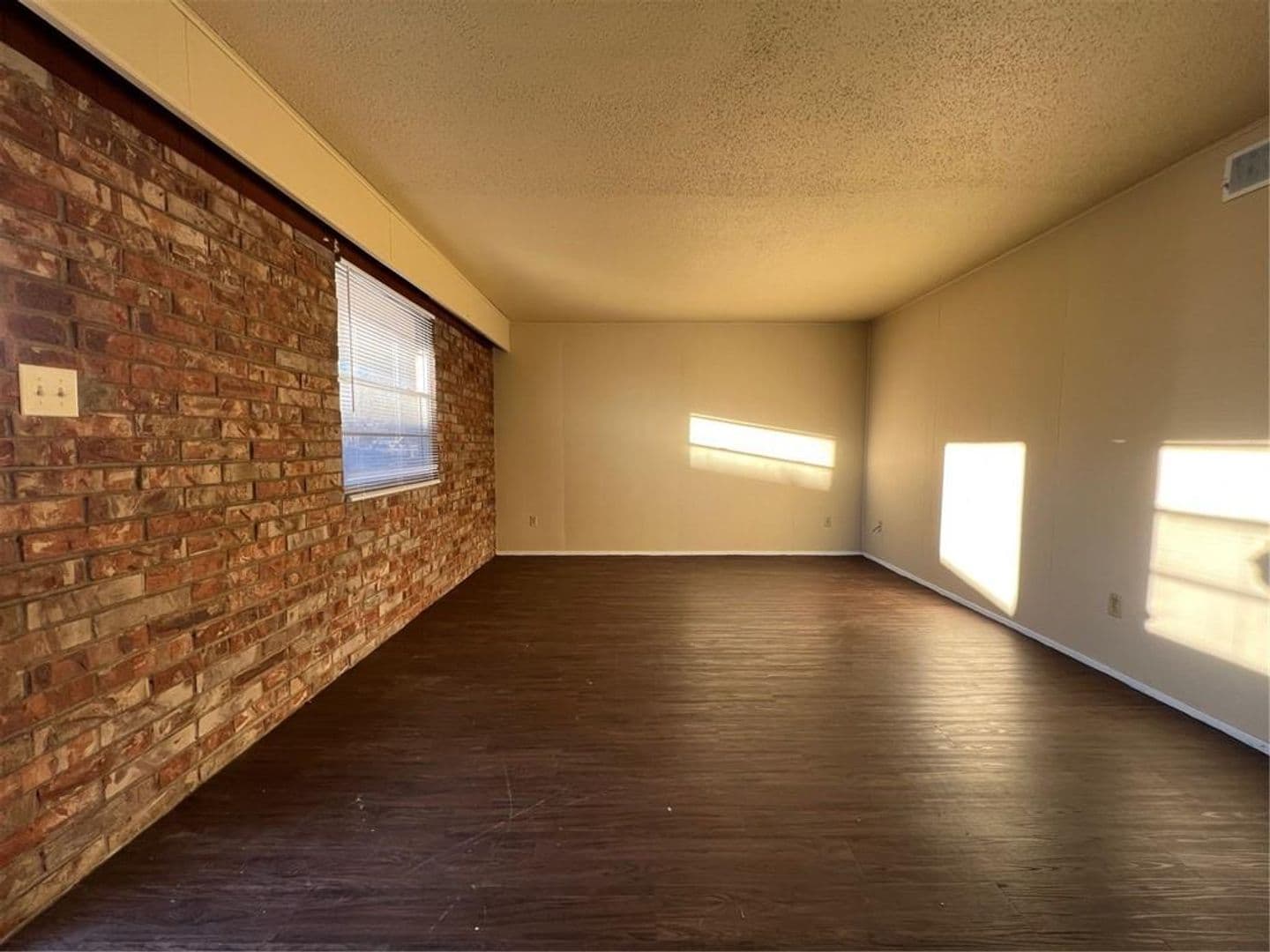Springdale Apartment: Moore Apartements and Duplexes