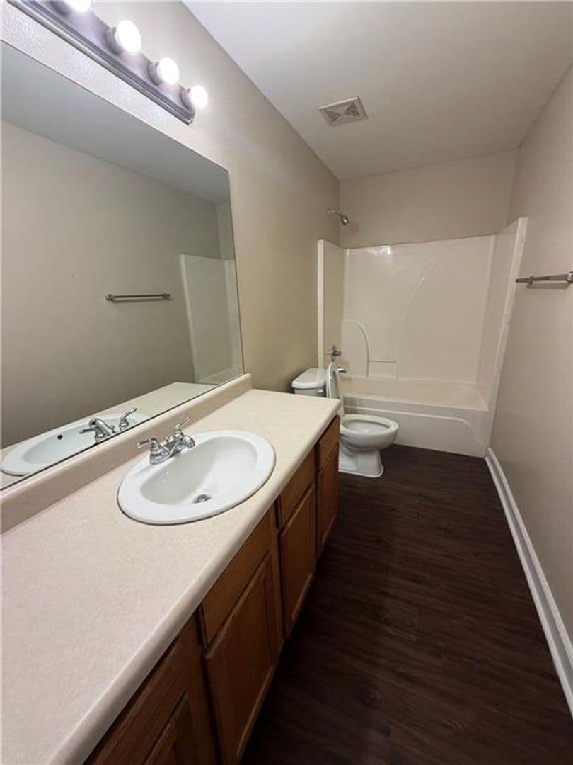 Centerton Apartment: 231 - 233 Graystone