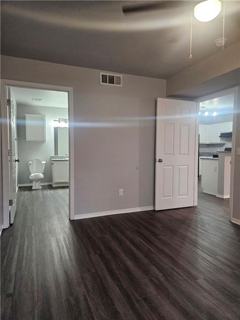 Rogers Apartment: 800 E Post Rd